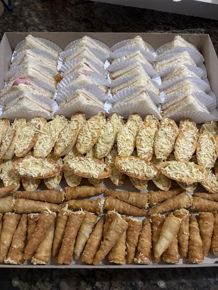 Bolo e docinhos tema fazendinha feitos pela Bolos da Eti