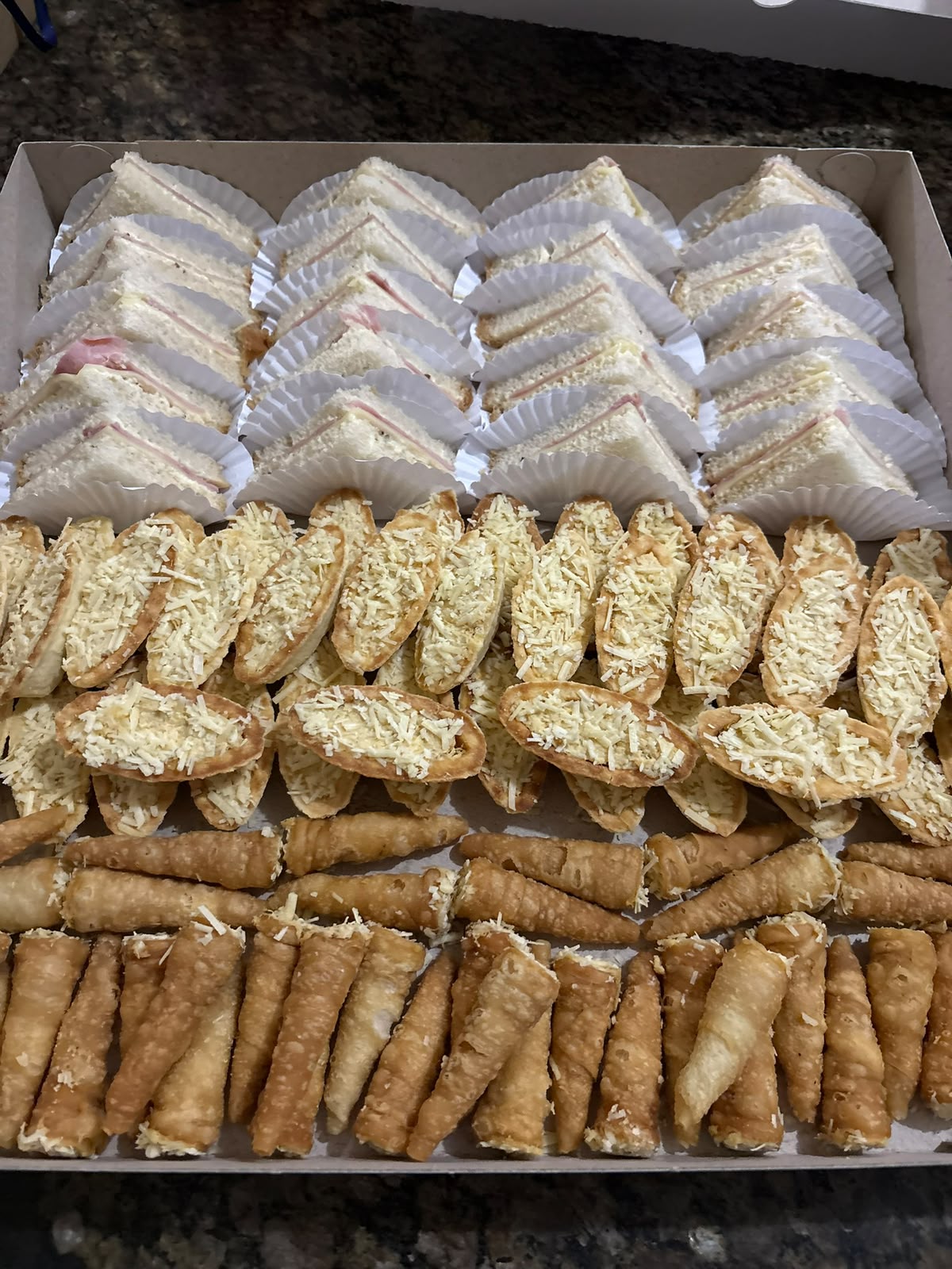 Bolo e docinhos tema fazendinha feitos pela Bolos da Eti
