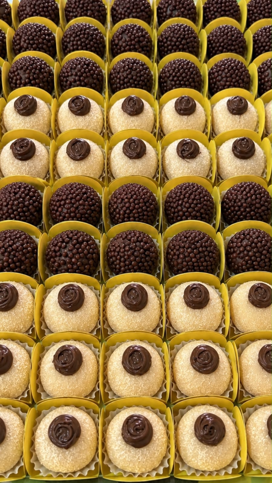 Bolo de frutas vermelhas feito pela Bolos da Eti